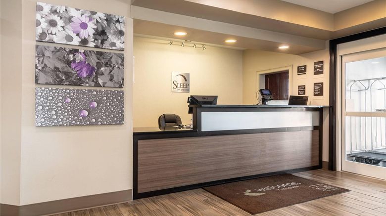 <b>Sleep Inn & Suites Lobby</b>. Images powered by <a href="https://iceportal.shijigroup.com/" title="IcePortal" target="_blank">IcePortal</a>.