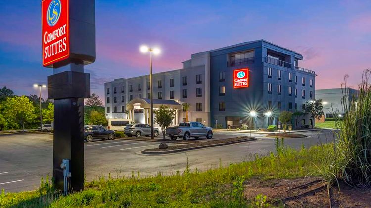 Comfort Suites Atlanta Airport Exterior