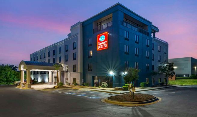 Comfort Suites Atlanta Airport Exterior