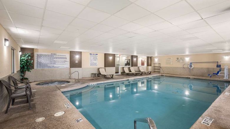 <b>Comfort Suites Pool</b>. Images powered by <a href="https://iceportal.shijigroup.com/" title="IcePortal" target="_blank">IcePortal</a>.