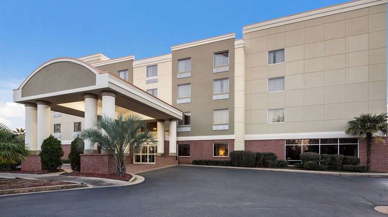 <b>Comfort Suites Exterior</b>. Images powered by <a href="https://iceportal.shijigroup.com/" title="IcePortal" target="_blank">IcePortal</a>.