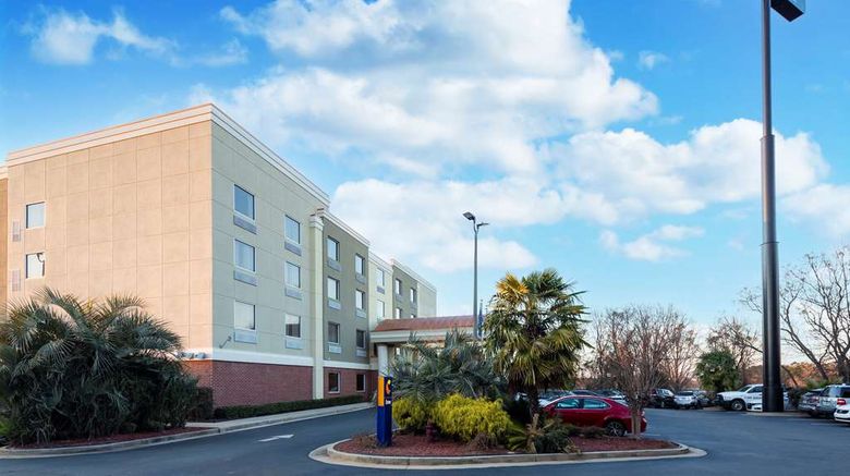 <b>Comfort Suites Exterior</b>. Images powered by <a href="https://iceportal.shijigroup.com/" title="IcePortal" target="_blank">IcePortal</a>.