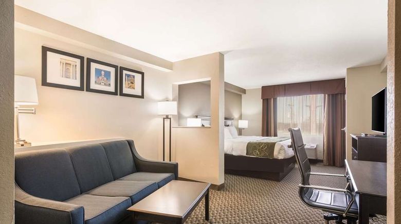<b>Comfort Suites Suite</b>. Images powered by <a href="https://iceportal.shijigroup.com/" title="IcePortal" target="_blank">IcePortal</a>.