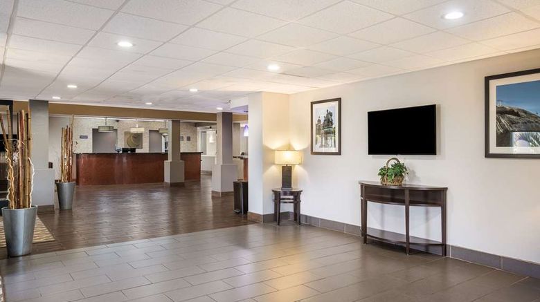 <b>Comfort Suites Lobby</b>. Images powered by <a href="https://iceportal.shijigroup.com/" title="IcePortal" target="_blank">IcePortal</a>.