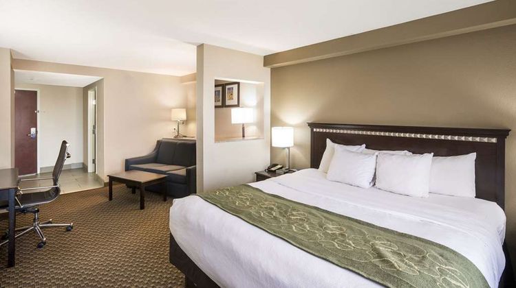 Comfort Suites Suite