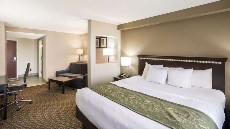 <b>Comfort Suites Suite</b>. Images powered by <a href="https://iceportal.shijigroup.com/" title="IcePortal" target="_blank">IcePortal</a>.