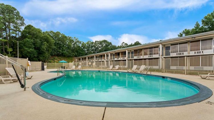 Quality Inn Americus Pool