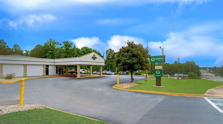 <b>Quality Inn Americus Exterior</b>. Images powered by <a href="https://iceportal.shijigroup.com/" title="IcePortal" target="_blank">IcePortal</a>.