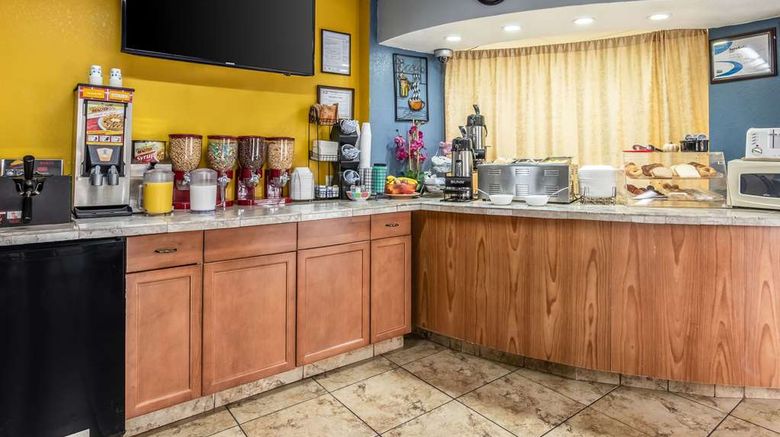 <b>Econo Lodge Inn & Suites Macon Restaurant</b>. Images powered by <a href="https://iceportal.shijigroup.com/" title="IcePortal" target="_blank">IcePortal</a>.