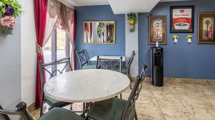 Econo Lodge Inn & Suites Macon Restaurant