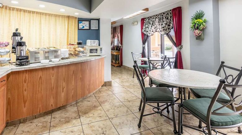 <b>Econo Lodge Inn & Suites Macon Restaurant</b>. Images powered by <a href="https://iceportal.shijigroup.com/" title="IcePortal" target="_blank">IcePortal</a>.