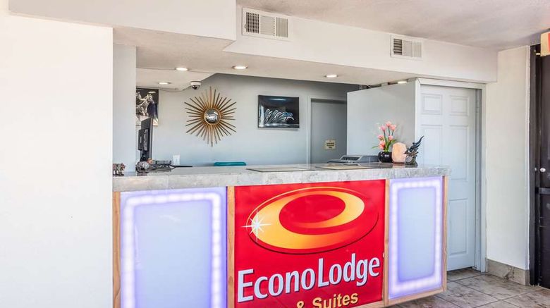 <b>Econo Lodge Inn & Suites Macon Lobby</b>. Images powered by <a href="https://iceportal.shijigroup.com/" title="IcePortal" target="_blank">IcePortal</a>.