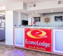 Econo Lodge Inn & Suites Macon Lobby