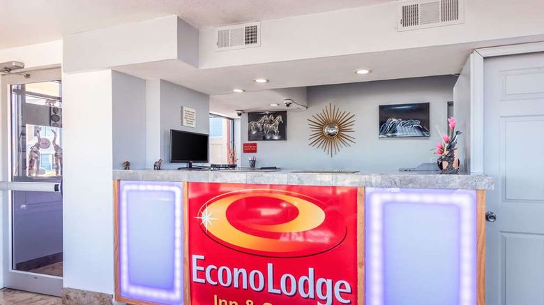 <b>Econo Lodge Inn & Suites Macon Lobby</b>. Images powered by <a href="https://iceportal.shijigroup.com/" title="IcePortal" target="_blank">IcePortal</a>.