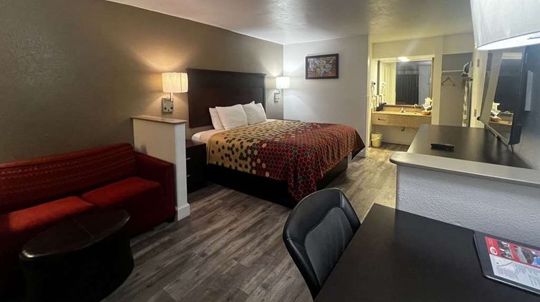 <b>Econo Lodge Inn & Suites Macon Room</b>. Images powered by <a href="https://iceportal.shijigroup.com/" title="IcePortal" target="_blank">IcePortal</a>.