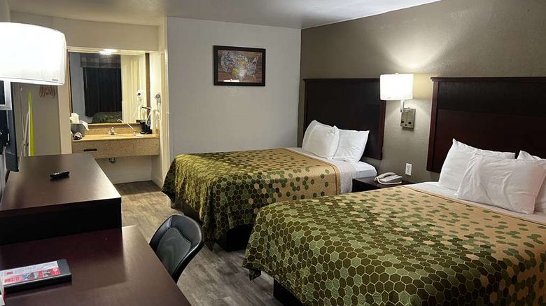 <b>Econo Lodge Inn & Suites Macon Room</b>. Images powered by <a href="https://iceportal.shijigroup.com/" title="IcePortal" target="_blank">IcePortal</a>.
