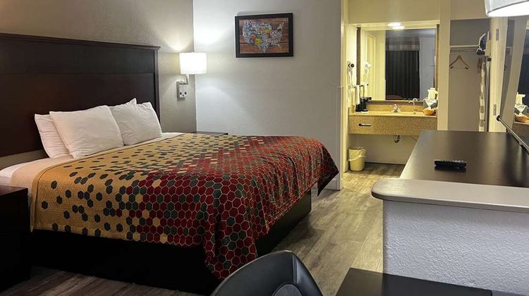 Econo Lodge Inn & Suites Macon Room