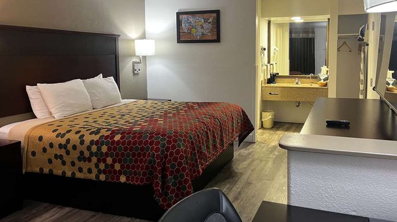 <b>Econo Lodge Inn & Suites Macon Room</b>. Images powered by <a href="https://iceportal.shijigroup.com/" title="IcePortal" target="_blank">IcePortal</a>.