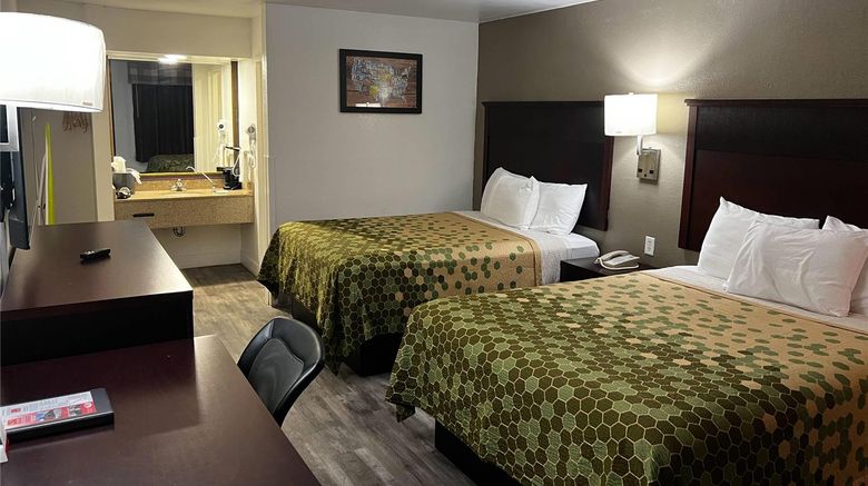 <b>Econo Lodge Inn & Suites Macon Room</b>. Images powered by <a href="https://iceportal.shijigroup.com/" title="IcePortal" target="_blank">IcePortal</a>.