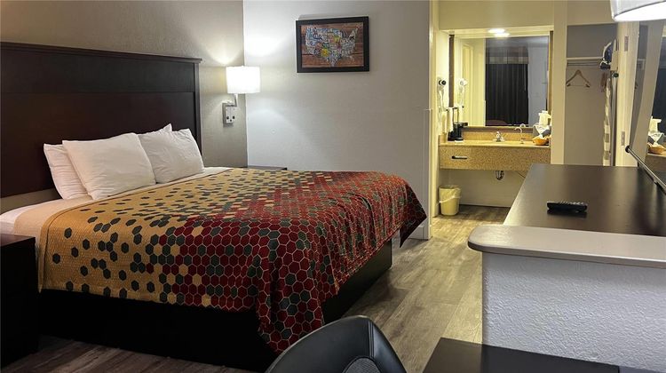 Econo Lodge Inn & Suites Macon Room
