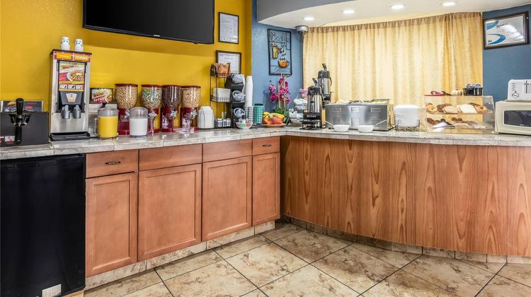 Econo Lodge Inn & Suites Macon Restaurant