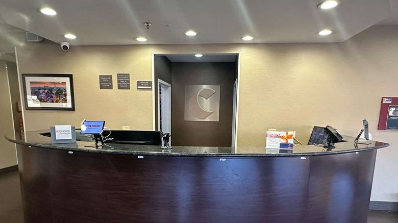 <b>Comfort Suites Macon Lobby</b>. Images powered by <a href="https://iceportal.shijigroup.com/" title="IcePortal" target="_blank">IcePortal</a>.