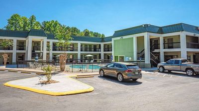 Quality Inn & Suites near Six Flags