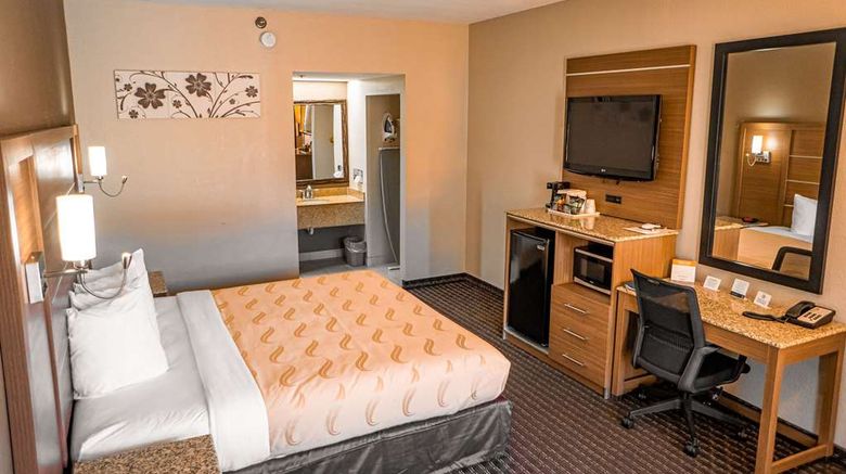 <b>Quality Inn & Suites near Six Flags Room</b>. Images powered by <a href="https://iceportal.shijigroup.com/" title="IcePortal" target="_blank">IcePortal</a>.