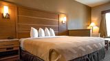 Quality Inn & Suites near Six Flags Room