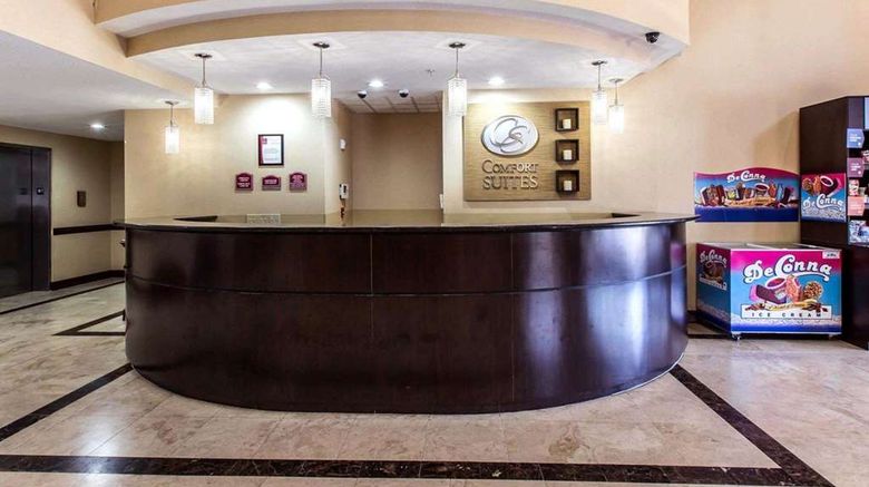 <b>Comfort Suites Waycross Lobby</b>. Images powered by <a href="https://iceportal.shijigroup.com/" title="IcePortal" target="_blank">IcePortal</a>.