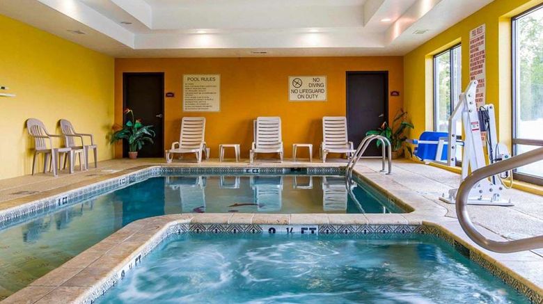 <b>Comfort Suites Waycross Pool</b>. Images powered by <a href="https://iceportal.shijigroup.com/" title="IcePortal" target="_blank">IcePortal</a>.