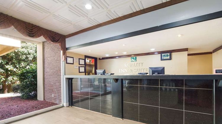 Quality Inn & Suites Lobby