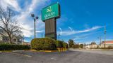 Quality Inn & Suites Exterior