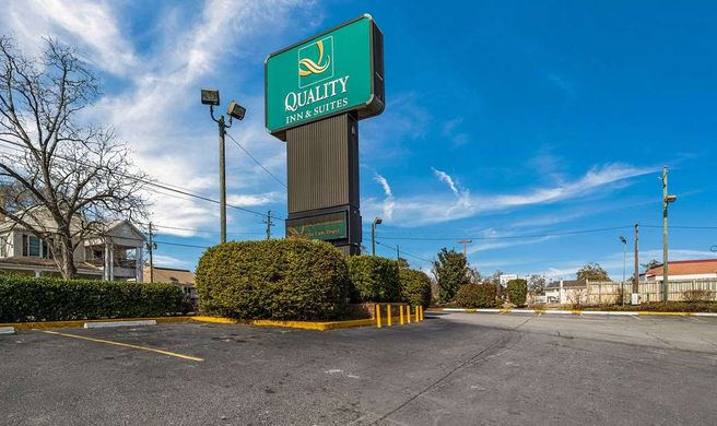 Quality Inn & Suites Exterior