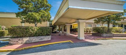 Quality Inn & Suites Exterior