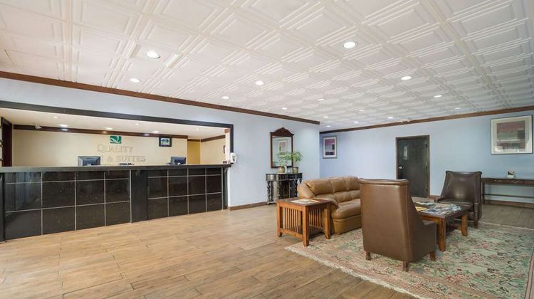 Quality Inn & Suites Lobby