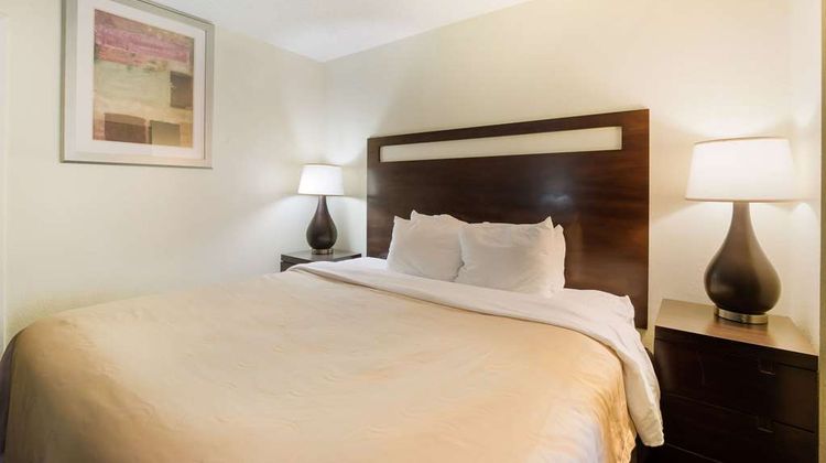 Quality Inn & Suites Suite