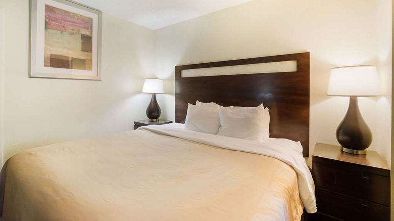 <b>Quality Inn & Suites Suite</b>. Images powered by <a href="https://iceportal.shijigroup.com/" title="IcePortal" target="_blank">IcePortal</a>.