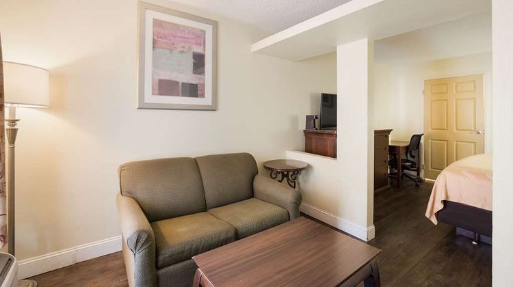 Quality Inn & Suites Suite