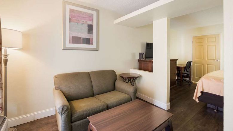 <b>Quality Inn & Suites Suite</b>. Images powered by <a href="https://iceportal.shijigroup.com/" title="IcePortal" target="_blank">IcePortal</a>.