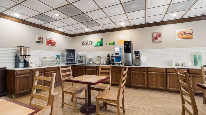 <b>Quality Inn & Suites Restaurant</b>. Images powered by <a href="https://iceportal.shijigroup.com/" title="IcePortal" target="_blank">IcePortal</a>.