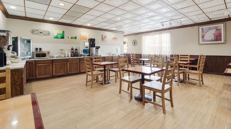 <b>Quality Inn & Suites Restaurant</b>. Images powered by <a href="https://iceportal.shijigroup.com/" title="IcePortal" target="_blank">IcePortal</a>.