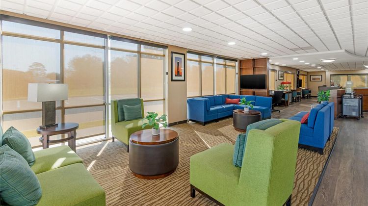 Comfort Suites Brunswick Lobby