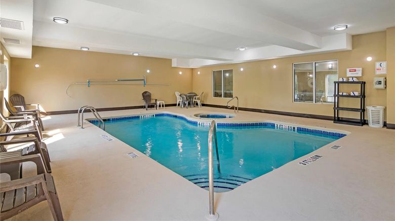 <b>Comfort Suites Brunswick Pool</b>. Images powered by <a href="https://iceportal.shijigroup.com/" title="IcePortal" target="_blank">IcePortal</a>.