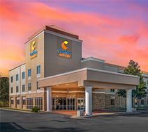 Comfort Suites Brunswick Exterior