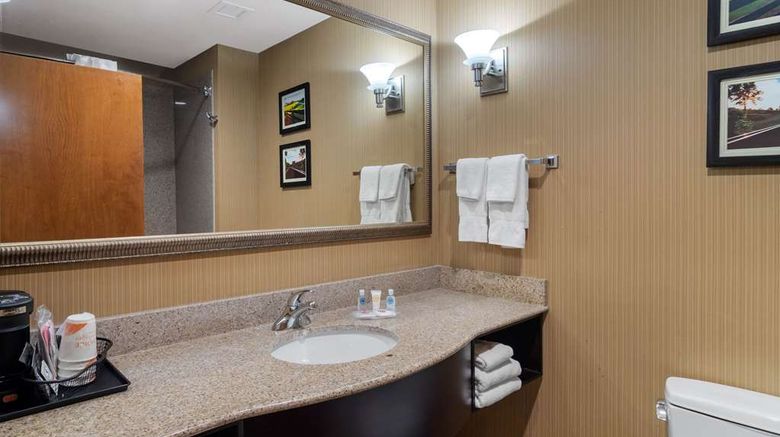 <b>Comfort Suites Room</b>. Images powered by <a href="https://iceportal.shijigroup.com/" title="IcePortal" target="_blank">IcePortal</a>.