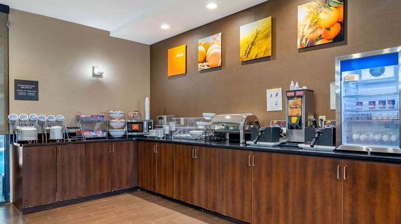 <b>Comfort Suites Restaurant</b>. Images powered by <a href="https://iceportal.shijigroup.com/" title="IcePortal" target="_blank">IcePortal</a>.