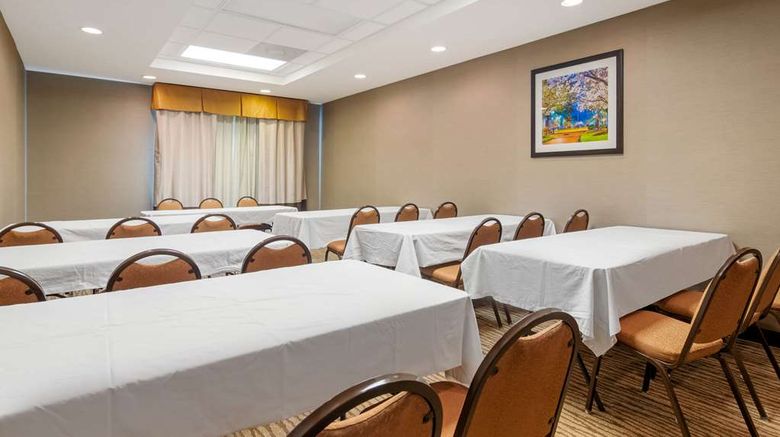 <b>Comfort Suites Meeting</b>. Images powered by <a href="https://iceportal.shijigroup.com/" title="IcePortal" target="_blank">IcePortal</a>.