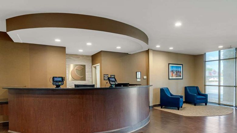 <b>Comfort Suites Lobby</b>. Images powered by <a href="https://iceportal.shijigroup.com/" title="IcePortal" target="_blank">IcePortal</a>.