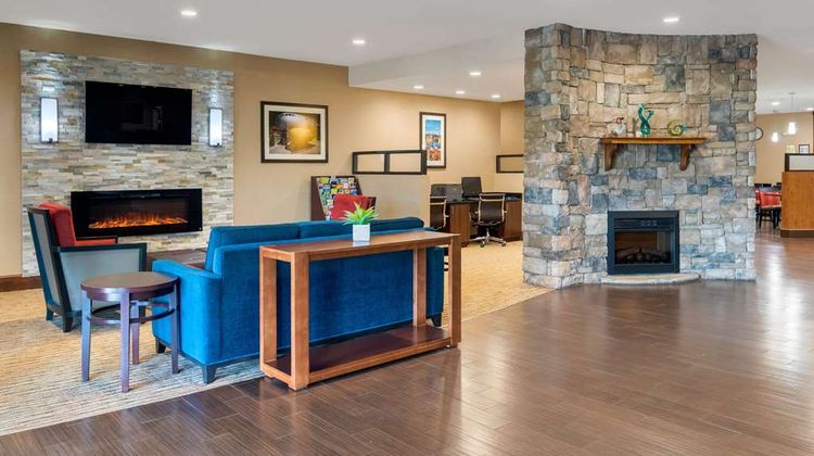 Comfort Suites Lobby